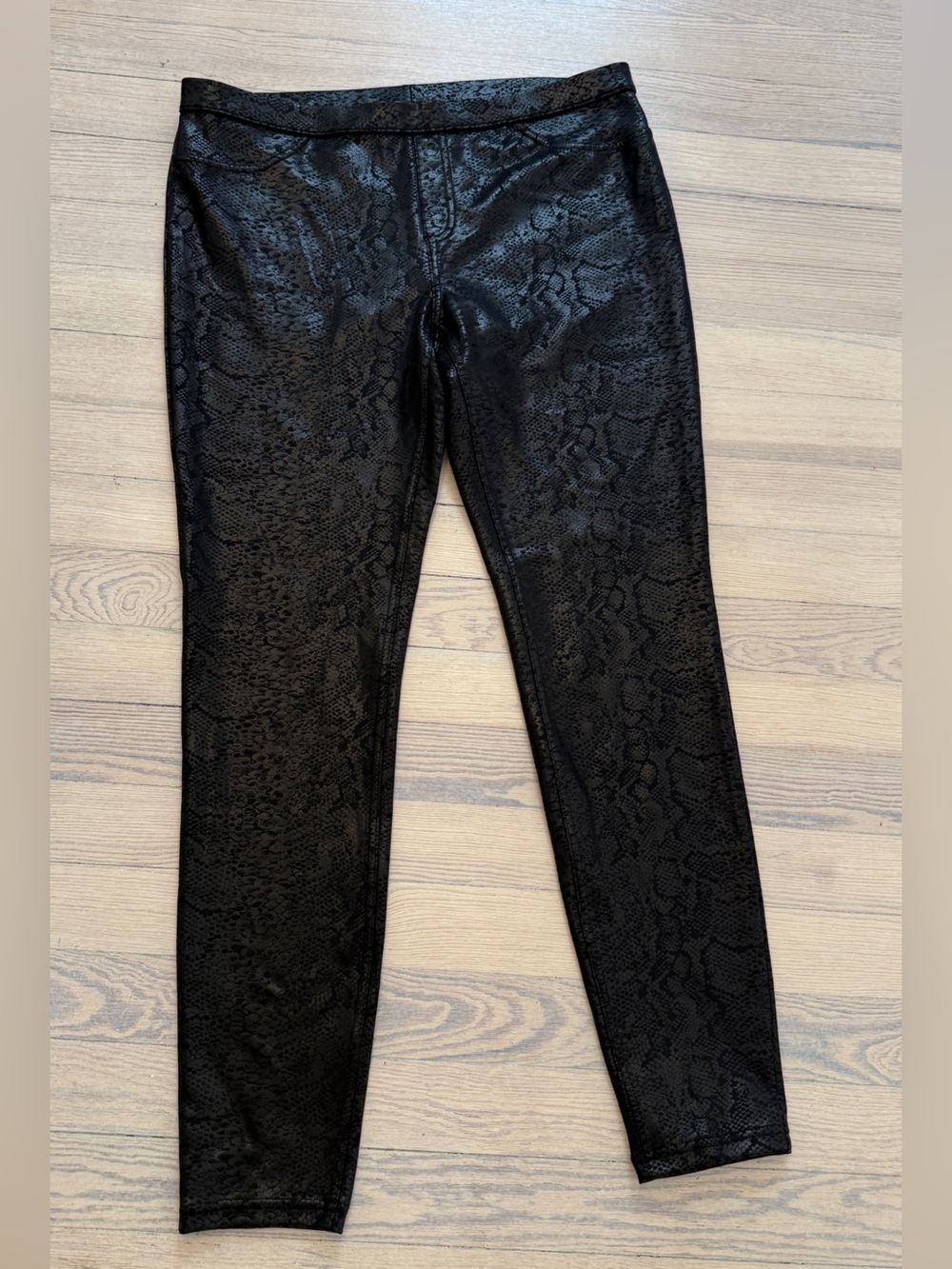HUE Women's Black Snake Print Faux Leather Leggings Size L NEW